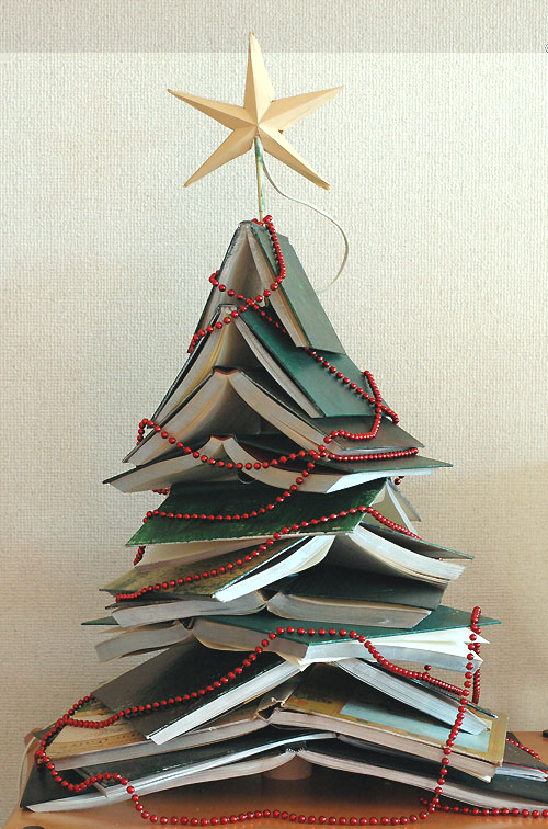 book forming christmas tree
